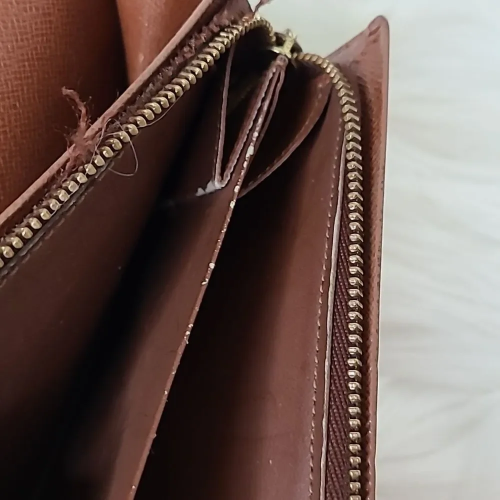 💯 Authentic Louis Vuitton Short Wallet 🍀